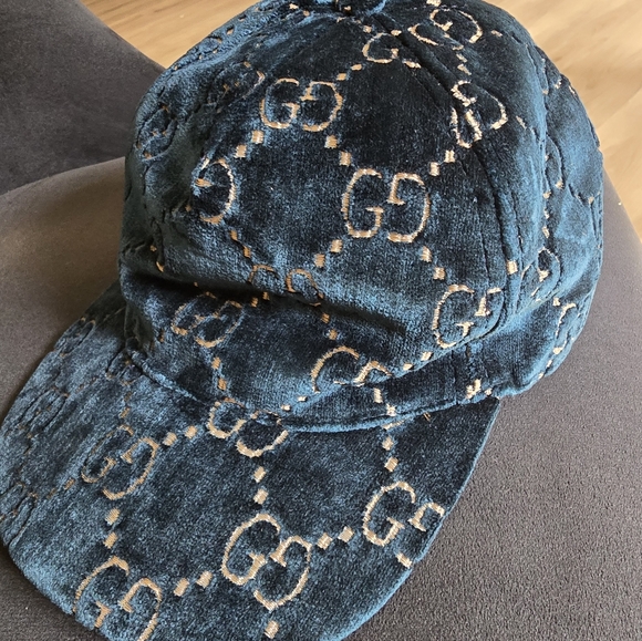 Authentic Gucci Double GG Velvet Hat - Picture 1 of 13